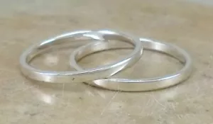 2 FLACHE VORSTECKBARE BANDRINGE STERLINGSILBER 2 mm Größe 11 Stil # R2815 - Bild 1 von 2