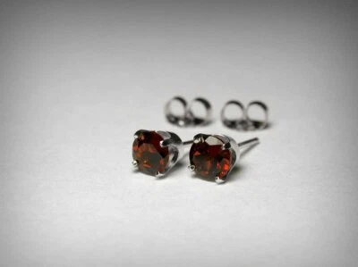 Pendientes Granate Genuino Oro Blanco 14K 5mm 6mm 7mm 8mm Piedra Natal Enero. Foto 1 de 4