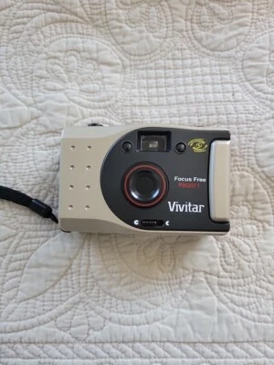 VIVITAR PN2011 35mm Film Camera Panoramic Focus Free Point and Shoot Great Shape - Image 1 of 4