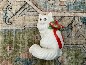 Enesco White Cat w.Blue Eyes Porcelain Christmas Figurine Ornament 1988 Box  - Picture 1 of 3
