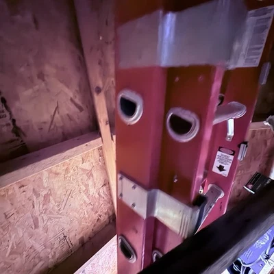 Escalera de extensión de fibra de vidrio Werner 40 pies - Resistente con estabilizadores LevelLok Foto 1 de 4