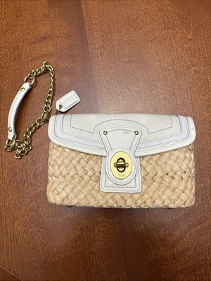 Bolso sin asas Coach vintage de cuero blanco y paja con costuras azules Foto 1 de 4