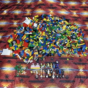 LEGO Bulk 26 Minifigures / Parts / Pieces / Accessories 4 lbs Ninjago Star Wars - Picture 1 of 24