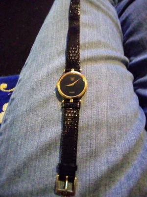 Vintage 80's Gucci Gold Watch, Pre-owned, Still In Original Box - Image 1 of 4