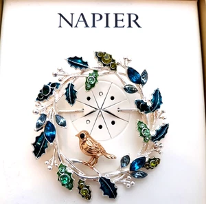 Napier Holiday Brooch Bird Sitting in Wreath Two-Toned Rhinestones New in Box - Picture 1 of 5