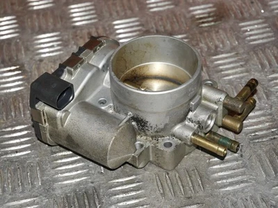 BOITIER PAPILLON Audi A6 Avant (C5) Combi 2.4 V6 30V (ARJ) 078133062B - Photo 1/4