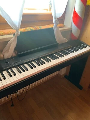 Pianoforte elettrico (Casio CDP-130) - Nero, con porta-spartito e pedale inclusi - Immagine 1 di 4