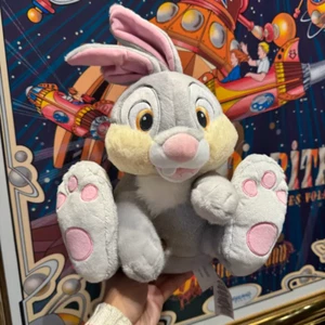 Juguete de película Bambi conejo conejito golpeador peluche auténtico tienda Disney - Imagen 1 de 3