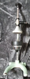 Vintage Hamilton Beach No 31 Arnold Citrus Extractor  Juicer Jadite Green - Picture 1 of 4