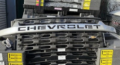 2020- 2023 Chevy Silverado 2500HD 3500HD Front Bumper Grille OEM SILVER 84670277 - Image 1 of 3