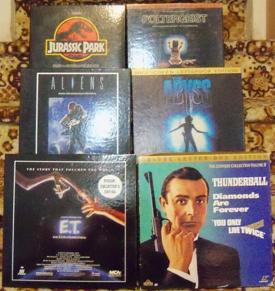 LASERDISC LOT OF SIX BOX SETS-JURASSIC PARK/007/ABYSS/ALIENS/E.T./ POLTERGEIST - Image 1 of 1