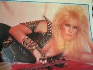 Kerrang UK Magazine #41-Gene Simmons Cover/Lita Ford/Black Sabbath/Blackfoot/Bon - Picture 1 of 6