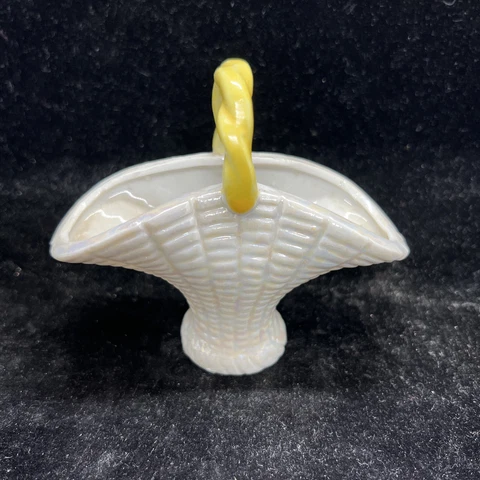 Vintage Ceramic Porcelain Basket White  Yellow Made In Japan 4X3.5 EUC Cover