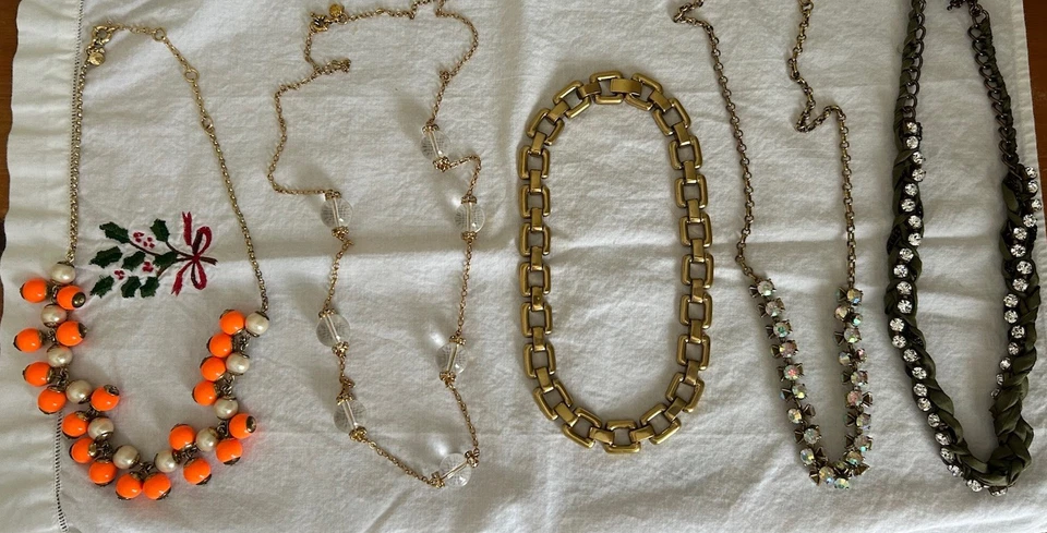 Lote de 5 collares redondos J en tono dorado Foto 1 de 4