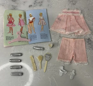 Ensemble accessoires pyjama pantoufles rose vintage tenue poupée Tammy Sleepytime 9092-8 - Photo 1/17
