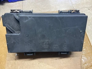 15-20 CHRYSLER TOWN & COUNTRY CARAVANA CHASIS CAJA DE FUSIBLES 68239606AA OEM - Imagen 1 de 6