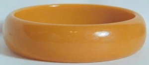 VTG BUTTERSCOTCH BAKELITE? LUCITE BANGLE BRACELET - Picture 1 of 2