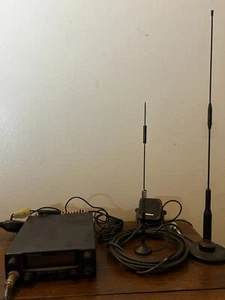 Vintage HTX-10 Ham Radio Lot w two antennas and small speaker Radioshack Comms - Picture 1 of 7