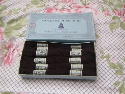 boite ancienne de 10 échevettes retors à broder pour tapisserie DMC N°2371 brun - Photo 1/4