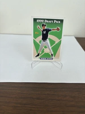 1993 Topps - Derek Jeter #98 (RC) 1992 selección del draft Yankees de Nueva York en muy buena condición Foto 1 de 4