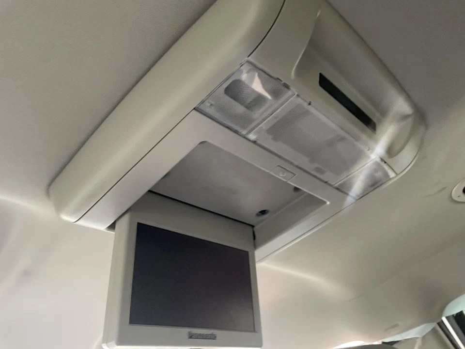 Pantalla de infoentretenimiento usada se adapta a: Chevrolet Suburban 1500 2013 sistema de entretenimiento Foto 1 de 4