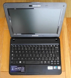 SAMSUNG NB30 PLUS 10.1" LAPTOP VINTAGE WORKING Hard Disk REMOVED - Afbeelding 1 van 9