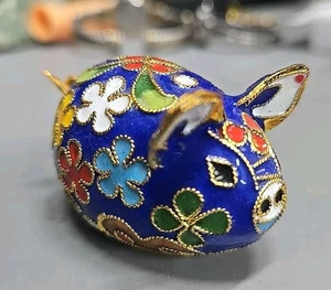 Cloisonné Minifigur kobaltblau emailliert floral goldfarben Schwein leuchtende Farben - Bild 1 von 4