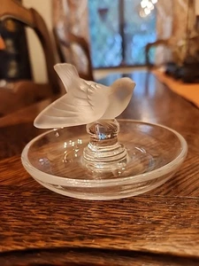 Lalique Francia Cristal Esmerilado Gorrión Pájaro Anillo Soporte Baratija Bandeja Plato 3/4" - Imagen 1 de 14