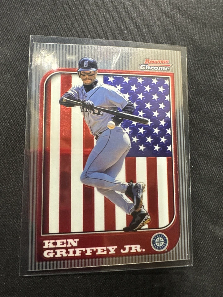 Bowman Chrome International #12 1997 Ken Griffey Jr Salón de la fama raro bandera de Estados Unidos paralelo Foto 1 de 2