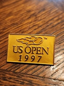 Prendedor de oro vintage 1997 US OPEN TENNIS Tournament • Arthur Ashe Stadium - Imagen 1 de 5