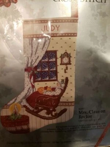 Kit de punto de cruz medias de Navidad diseños de candamar señora Claus on rock 1988 - Imagen 1 de 8