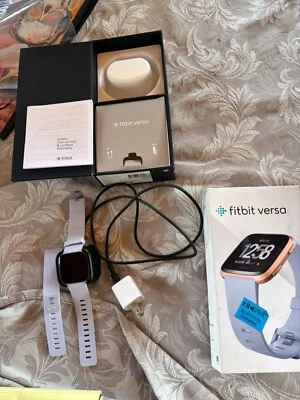 Fitbit Versa Fitness Tracker Smartwatch - Rose Gold Aluminium FB504RGPK - Image 1 of 4