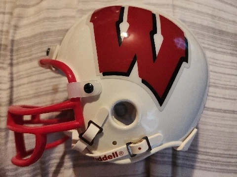 Wisconsin Badgers Riddell Mini Helmet 3 5/8 White Helmet Cardinal "W" Logo Cover