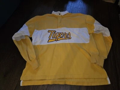 DE COLECCIÓN LSU TIGERS MARCA REGISTRADA LOGOTIPO DELETREADO RUGBY AÑOS 90’S MANCHAS DE MODA Foto 1 de 4
