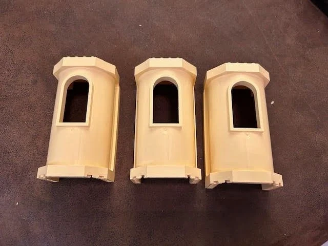 Lego 33213 Light Yellow Belville Wall, Tower with Window - Image 1 of 1