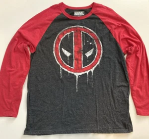 Camiseta Marvel Deadpool Manga Larga Gris Con Mangas Rojas Logo Deadpool XL - Imagen 1 de 10