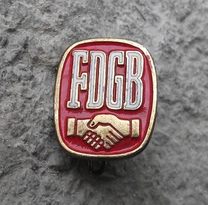 Vintage FDGB FREE German Trade Union Handshake Logo Members Pin Badge - Picture 1 of 3