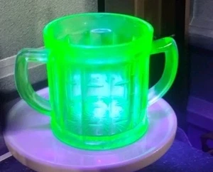 Hazel Atlas Green Uranium Glass Colonial Block  Pattern  Open Sugar Bowl *Glows* - Picture 1 of 9