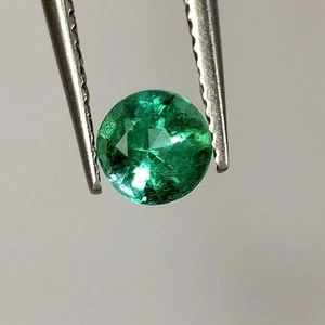0.36ct Natural Emerald round 4.3mm nice green good luster pair - Picture 1 of 4