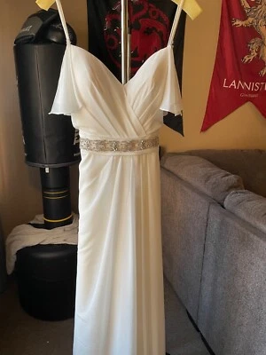 Vestido de novia inalterado  Foto 1 de 4