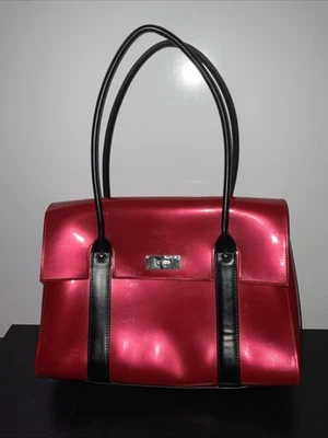 Bolso de mano Beijo rojo charol con detalle negro 2 bolsillos interiores con cremallera Foto 1 de 4