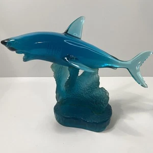 Scultura Wyland grande squalo bianco e corallo 1990 blu acrilico marcato - Foto 1 di 14