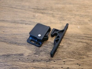 Southco C3-810 Plastic Grabber Catch Side Mount Push-To-Close Latch - Picture 1 of 3