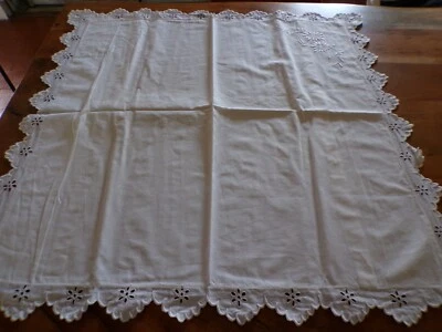 Linge Ancienne Taie oreiller coton blanc brodée de fleurs - Photo 1/4