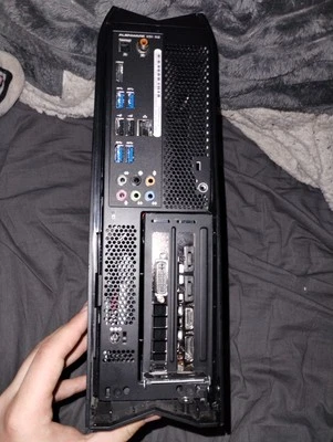 PC Alienware con adaptador Foto 1 de 4