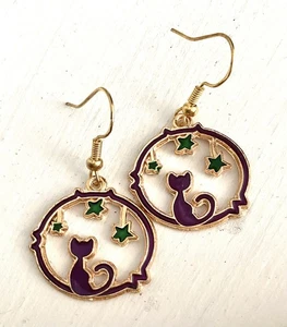 Runde Gold Ohrringe Lila Katze Mond Sterne Mystische Magie Halloween Katzenliebhaber - Bild 1 von 7