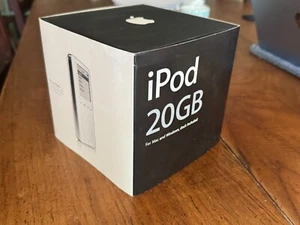 Apple iPod Classic 3rd Generation 20GB - Picture 1 of 7