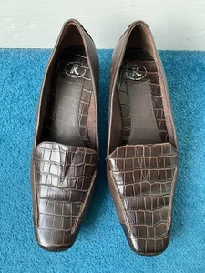 Zapatos de corte K By Clarks de cuero marrón genuino para dama de 2” tacón de gatito talla 5 - Imagen 1 de 19