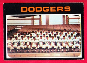 1971 TOPPS #402 LOS ANGELES DODGERS TEAM CARD W/DON SUTTON & STEVE GARVEY