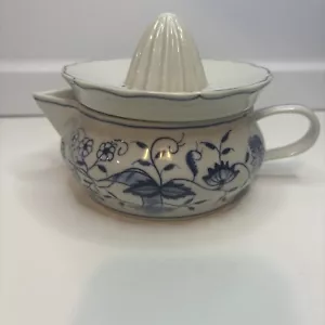 Reproduction Blue Danube Porcelain Juicer (3") - Floral Fortune Symbol - Picture 1 of 7